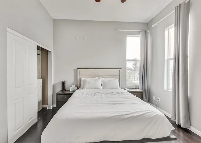 West Oakland 3Br2Ba Top Floor Flat Ideal For Bus