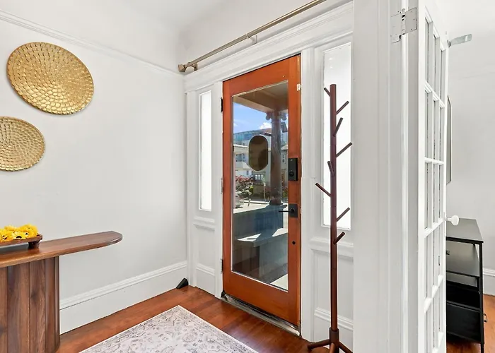 Lake Merritt Victorian Retreat